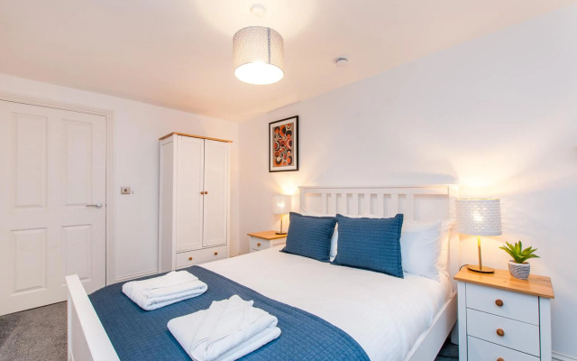 Popular - Modern Walpole Bay Apartment