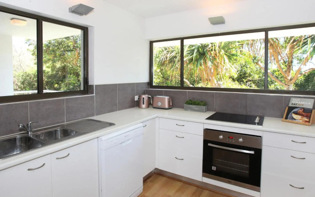 Windmill 4 - Two Bedroom Beachside Apartment on Parkyn Parade!