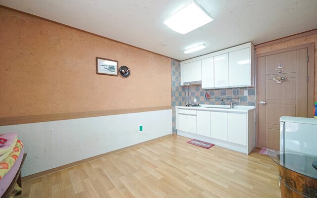Hongchen Hanok Pine Scent Pension