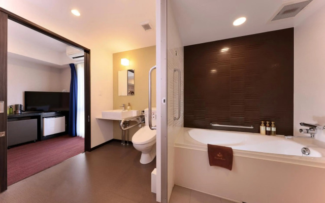 KUROMON Crystal Hotel