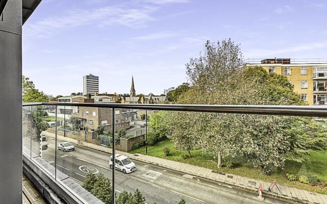Beautiful Abode In Brentford