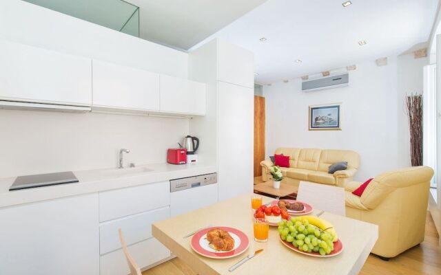 The View Apartment by Irundo