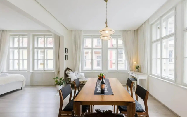 Stylish, Light-Filled Home in the Historic Center