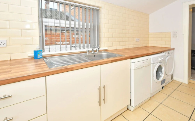 Townhouse @ 115 Walthall Street Crewe