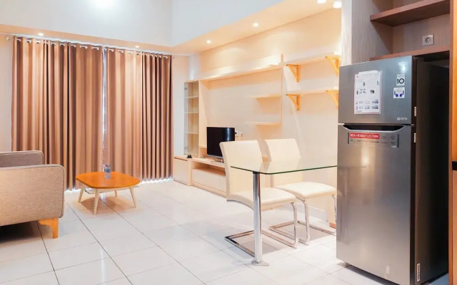 Homey And Comfort 2Br At Casa De Parco Apartment