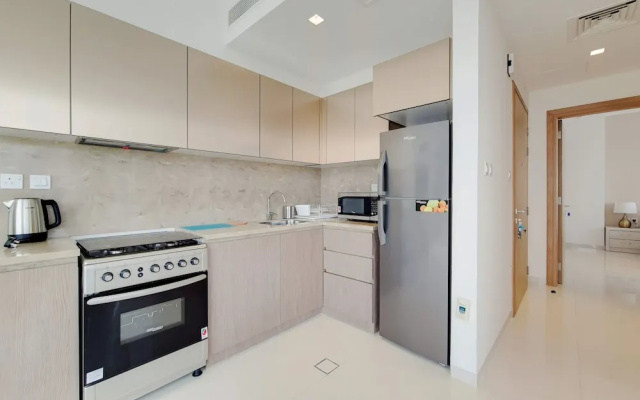 GreenFuture - Panoramic City View From This High-Rise Chic Condo