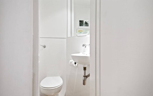 Beautiful 2bdr/2bath Apt in Mayfair, 3mins to Tube