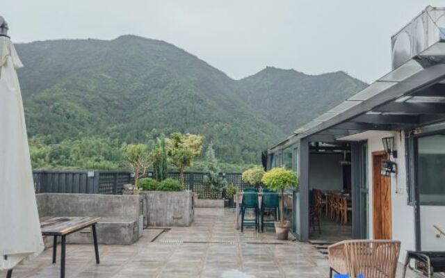 Bushe Banjuan Hostel