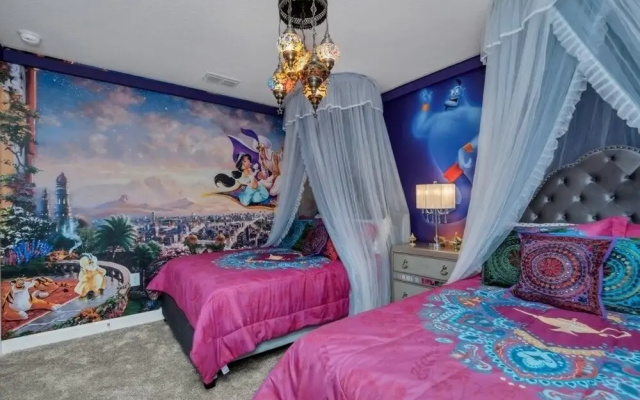 2818storey 9 Bedroom Home