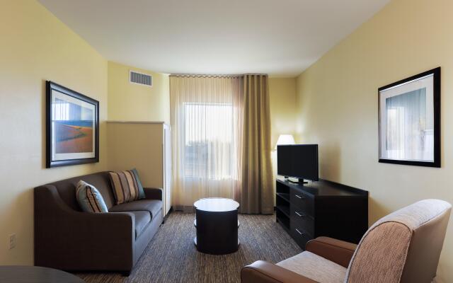 Candlewood Suites Lenexa - Overland Park Area