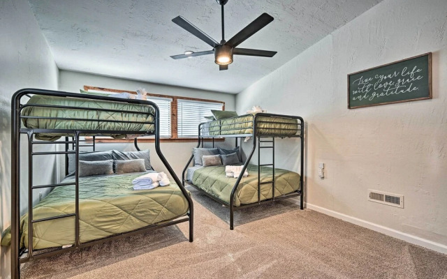 Flagstaff Cabin w/ Hot Tub & Fire Pit!