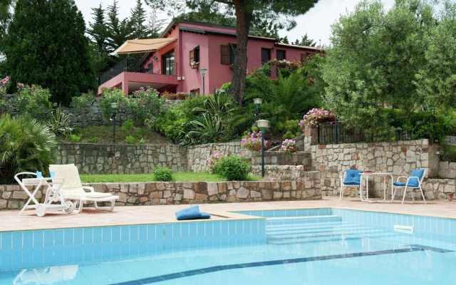 Luxurious Holiday Home in Collesano With Pool