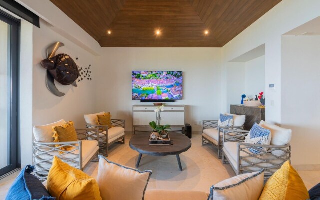 Sunny Vacation Villa 83