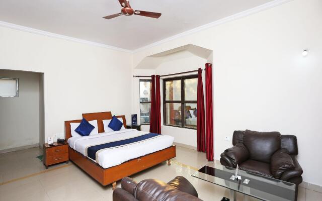 OYO Flagship 4877 Aradhya residency