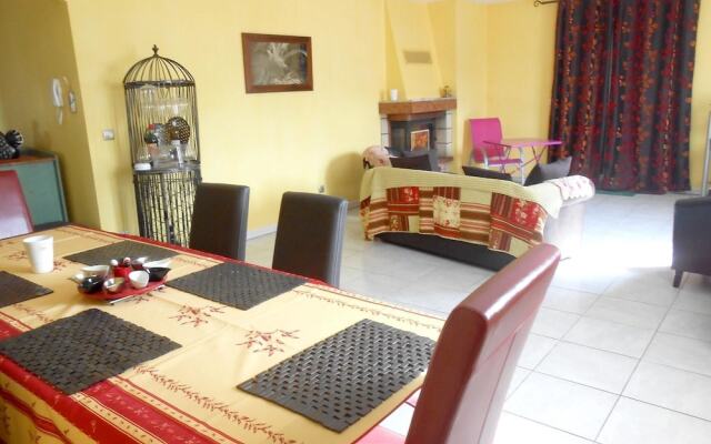 House with 8 Bedrooms in Villeurbanne, with Wifi