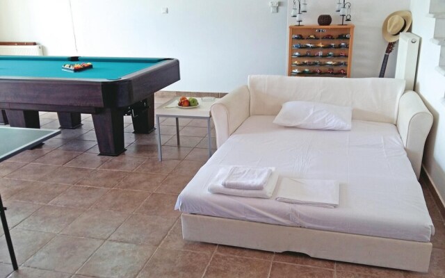 Amazing Home in Theologos with Hot Tub, WiFi & 6 Bedrooms