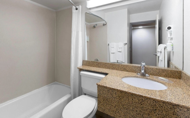 Baymont by Wyndham Jamestown Conference Center & Water Park