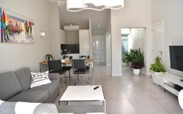 Luxury apartment in Island Village