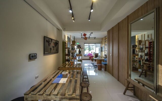 K&B Happy Hostel