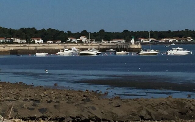 Studio in Rivedoux-plage, With Pool Access, Enclosed Garden and Wifi -