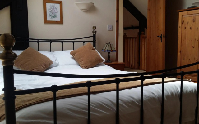 Swifts Barn Stanbury Wharf