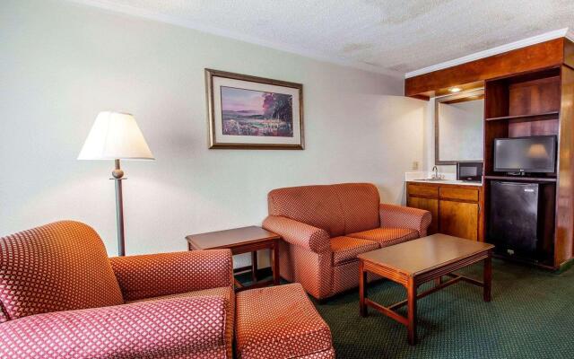 Clarion Inn & Suites Dothan South