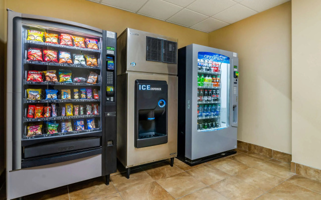 Comfort Inn & Suites near Bethel College