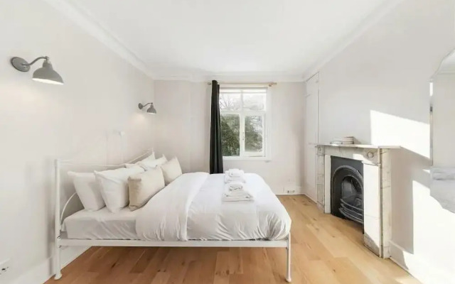Spacious 3B House in South Kensington