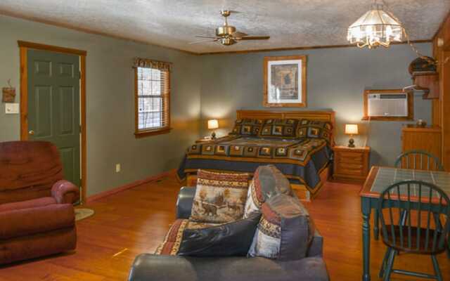 Whispering Pine Cabins