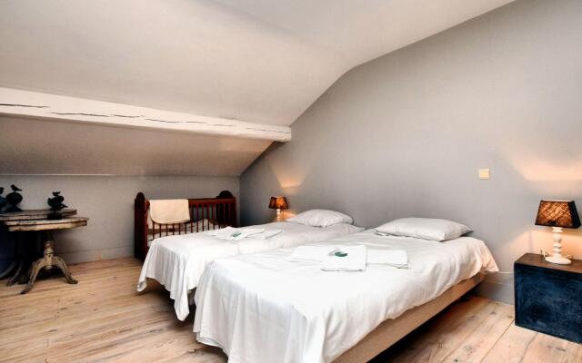 Luxury holiday home in Érezée with bubble bath and sauna