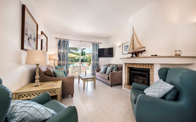 4 Bedrooms Private Pool Close To All Amenities