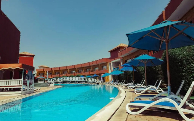 Byoot Bay Hotel & Resort