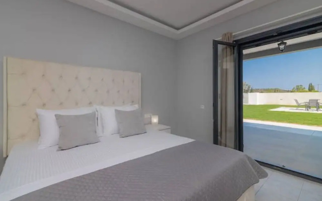Nimar Luxury Villa - Private Swimming Pool