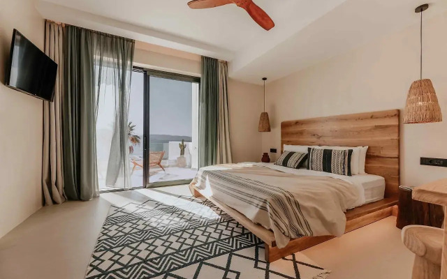 Ostrako Beachside Suites
