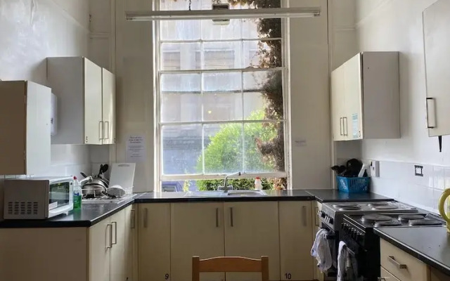 Westbourne Place Rooms - by Clifton Short Lets"