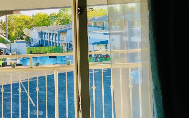 R Nite Star Inn & Suite