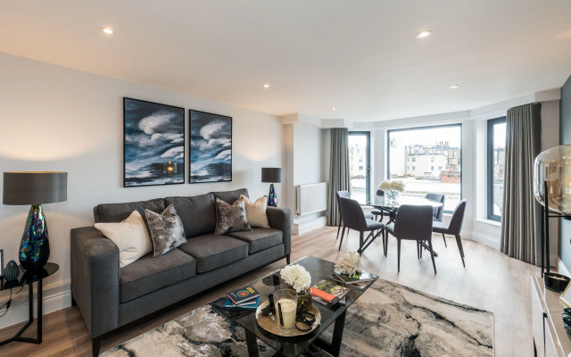 The Carlyle - Elegant Serviced Apartments