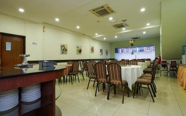OYO 43955 N9 Business Hotel