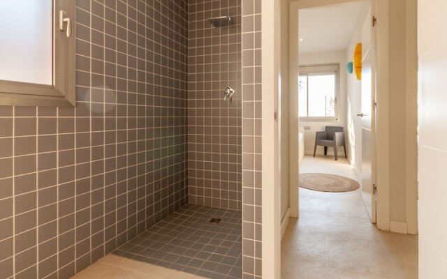 Delightful Villa in Canyelles wth Swimming Pool