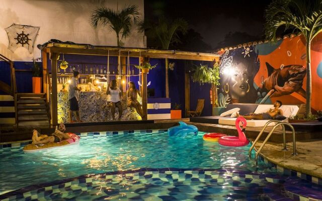 Casa del Puerto Hostel & Suites