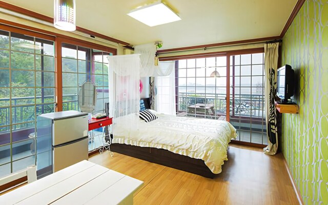 Yeongheungdoat the Seaside Pension