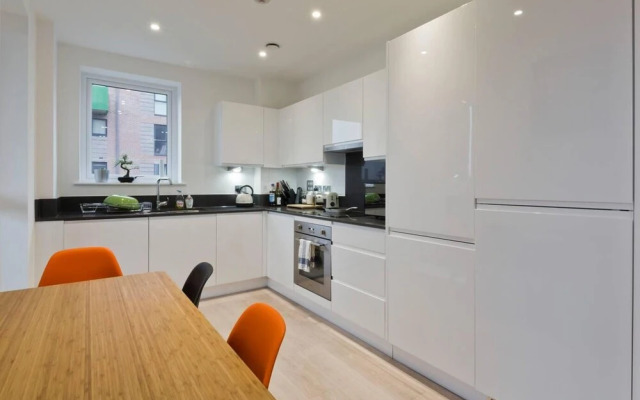2-bed Apartment Only 15 Mins From Central London