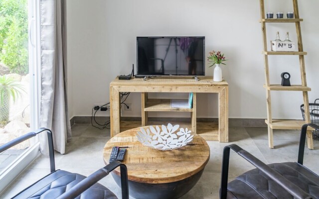 Luxurious Furnished Apartment Within Walking Distance of the Beach Curaçao