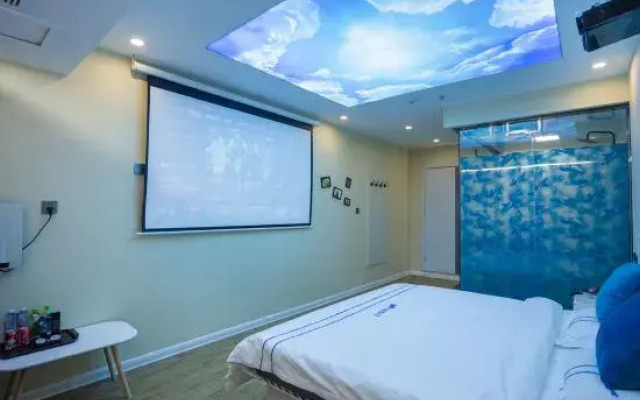 Blue Whale Hotel