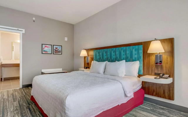 Hampton Inn & Suites Cincinnati Midtown Rookwood