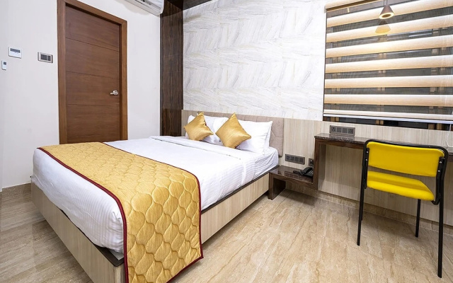 Fabhotel The Leela Park