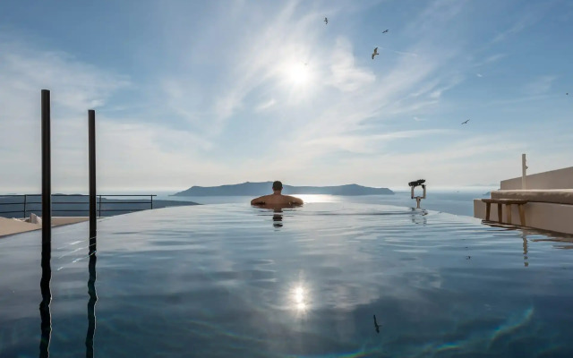 Porto Fira Suites