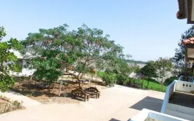 Wangnamkam Riverside Resort