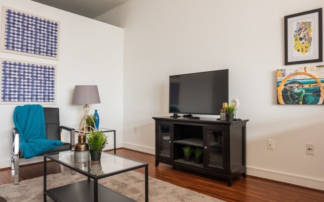 1 BR Apt Near AA Center with Parking by Frontdesk