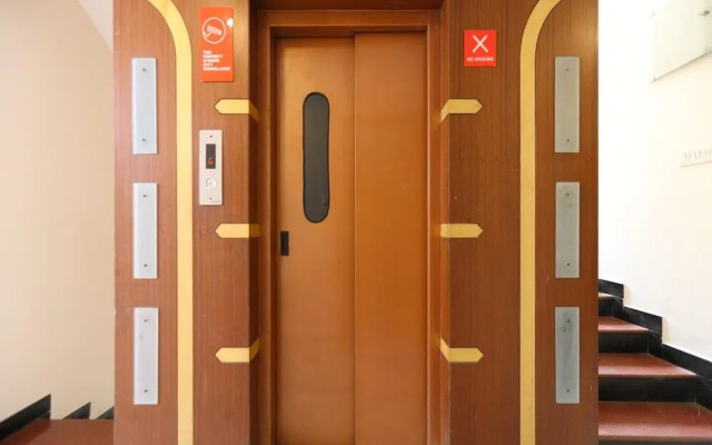 The City Manor by OYO Rooms